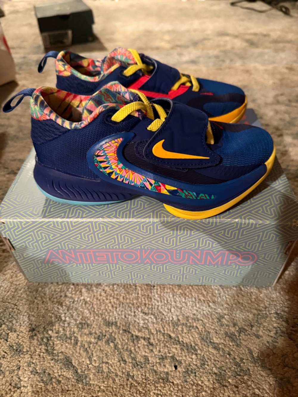 Nike Kids' Blue & Yellow Antetokounmpo ‘Freak 4’ sneakers size 12c